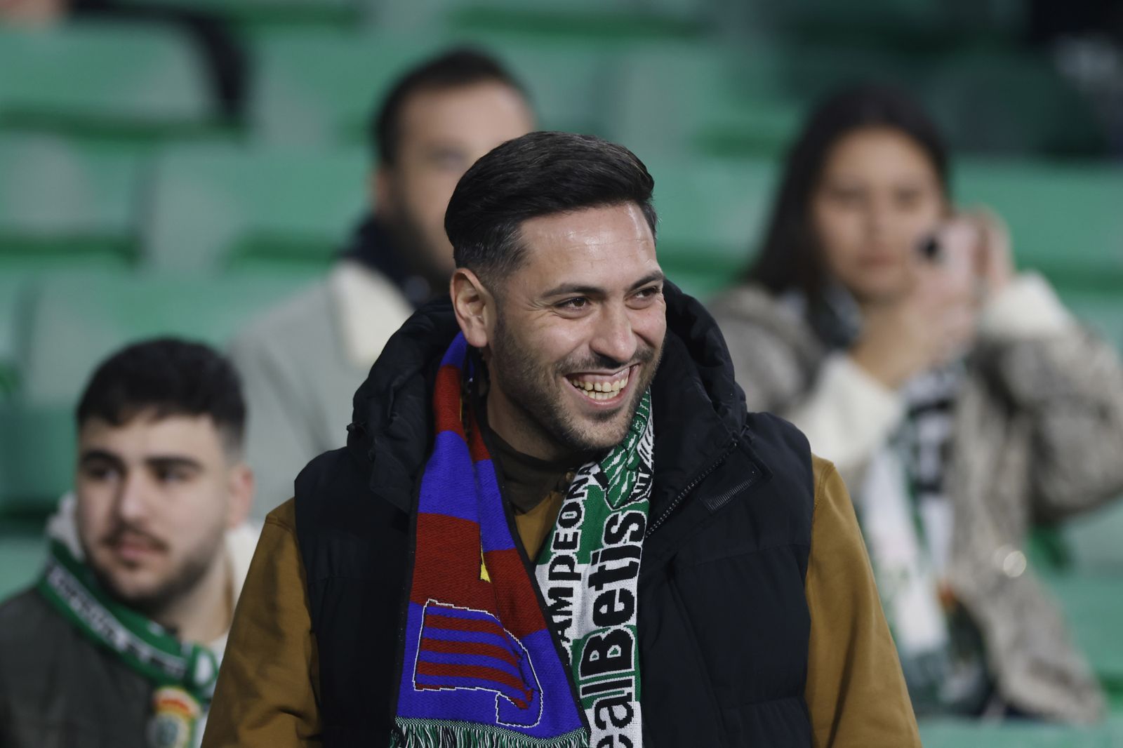 Búscate en las fotos del Betis-Barcelona