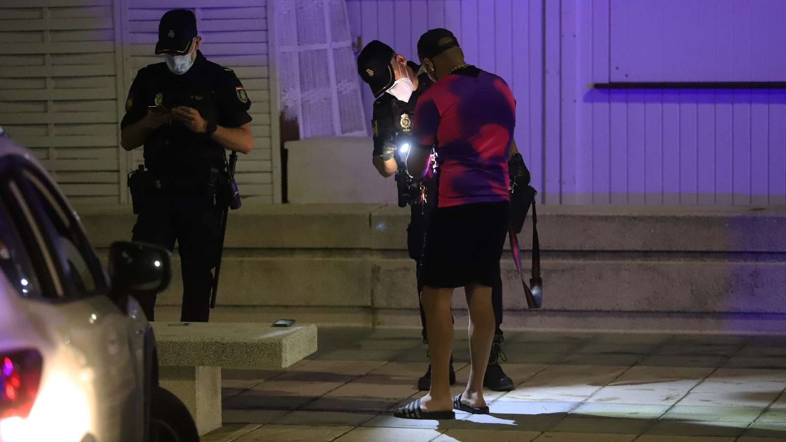 Fotos de una noche de patrulla con la Policía Nacional en La Línea