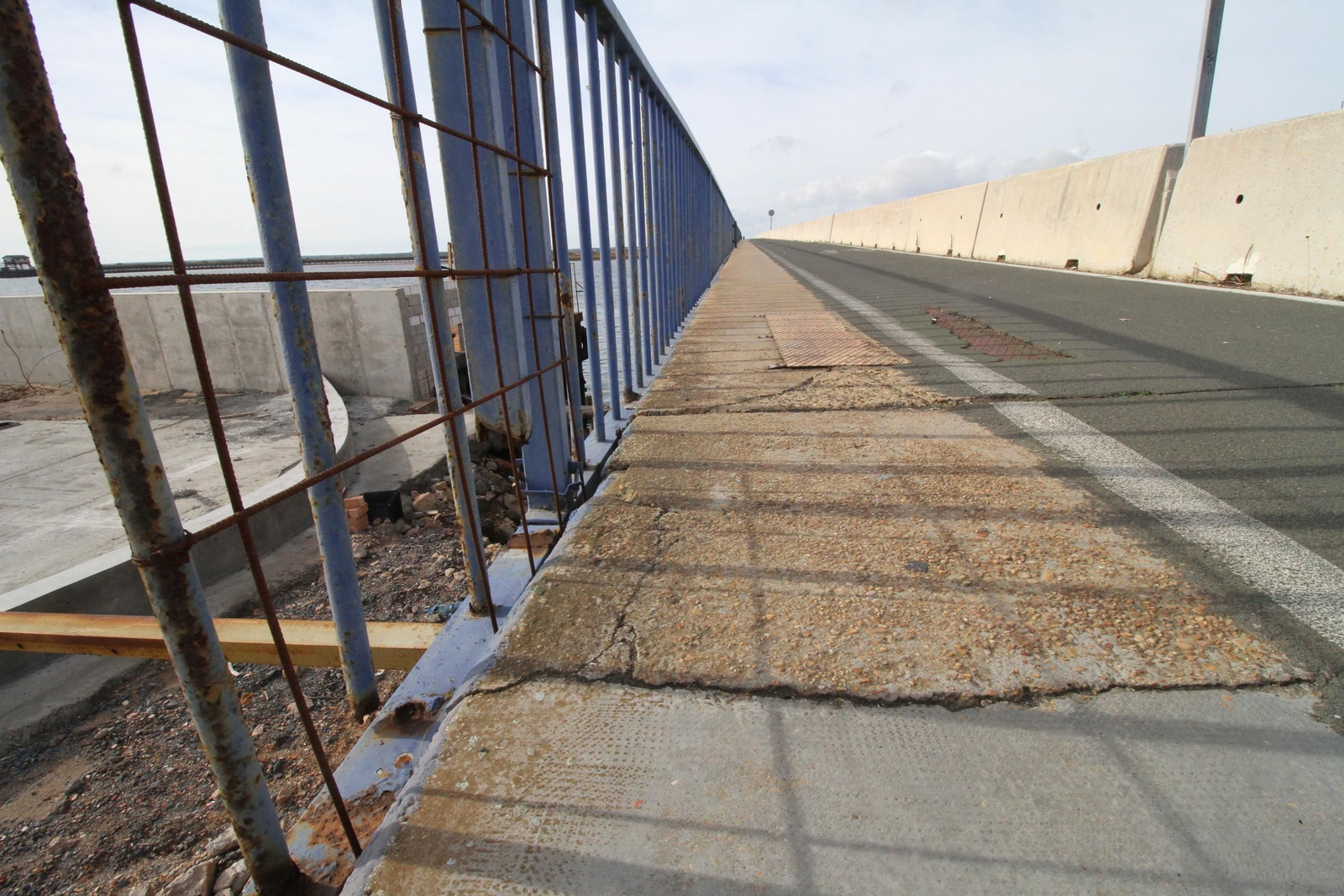 Imágenes del mal estado del puente Sifón.