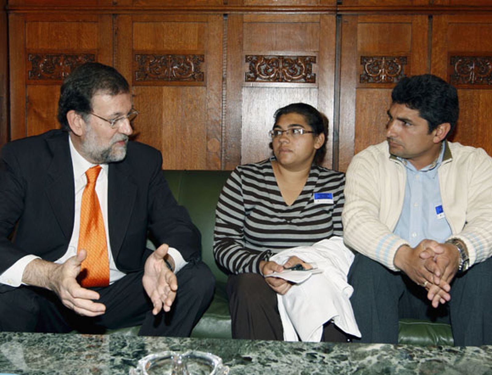 Rajoy traslada a Cortés su apoyo a un "pacto total" para luchar contra la pederastia