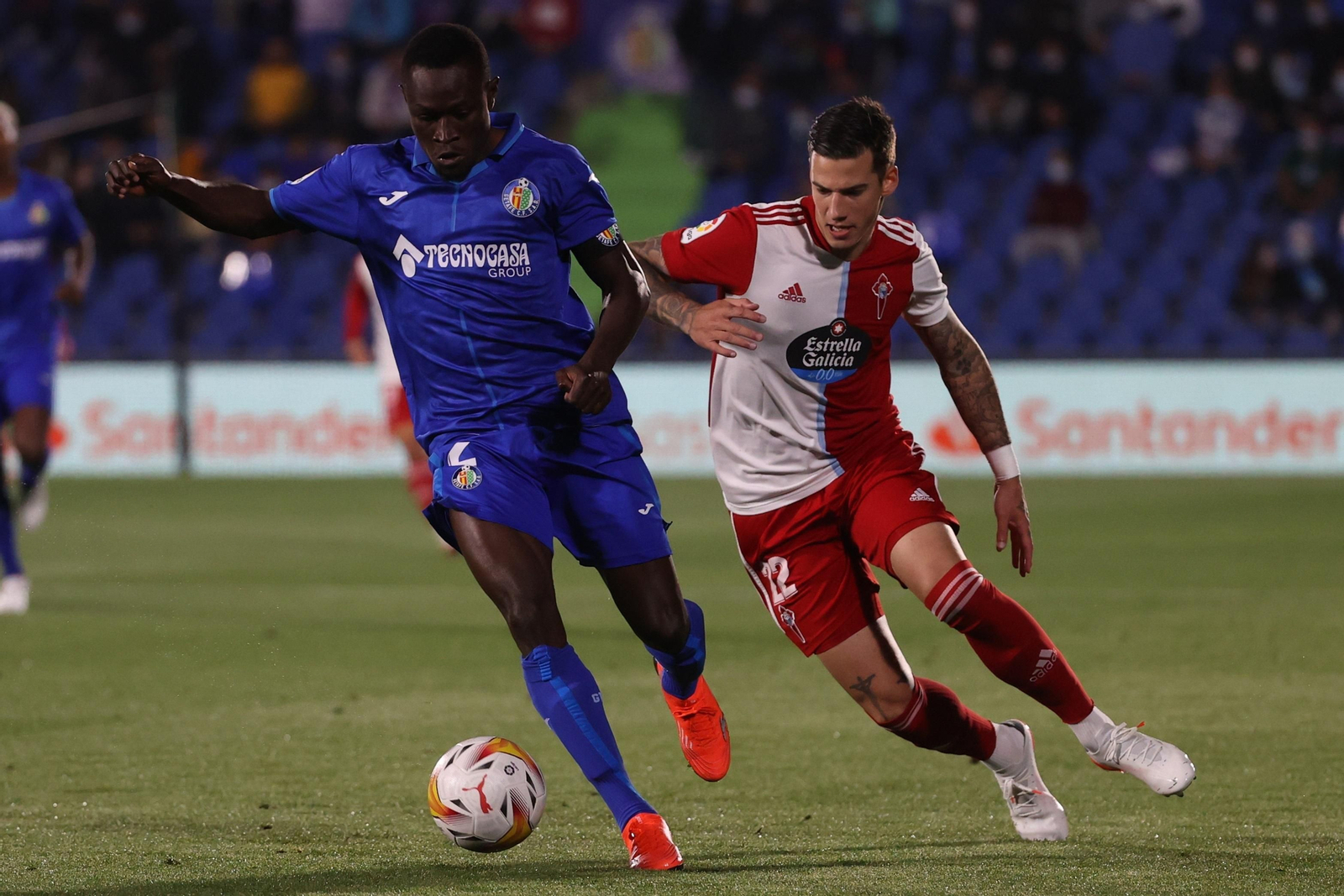 Djené, en el partido ante el Celta antes de ser expulsado