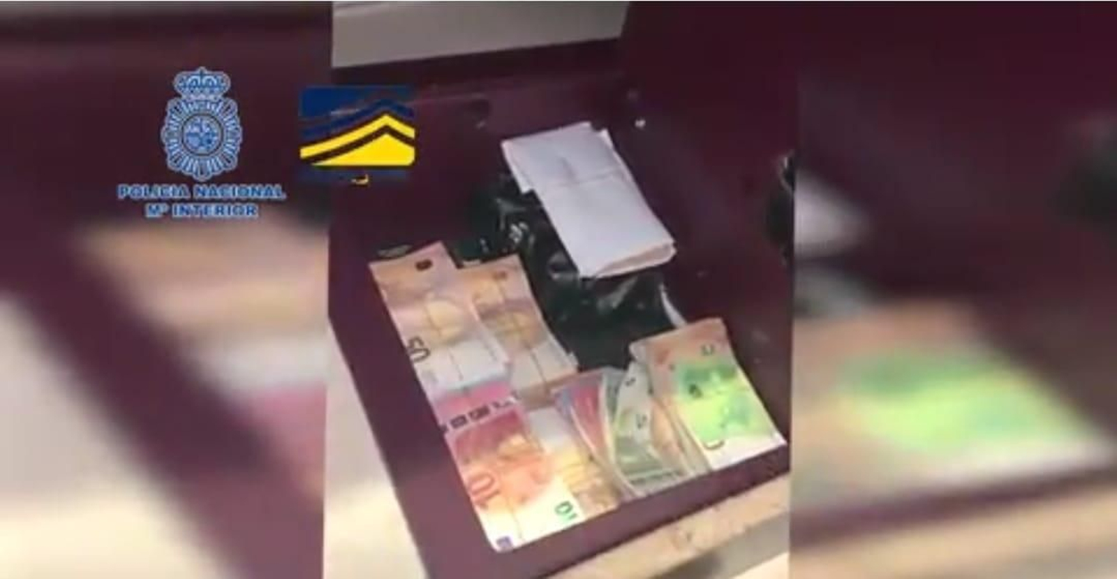 Dinero efectivo intervenido por la policía durante la operación