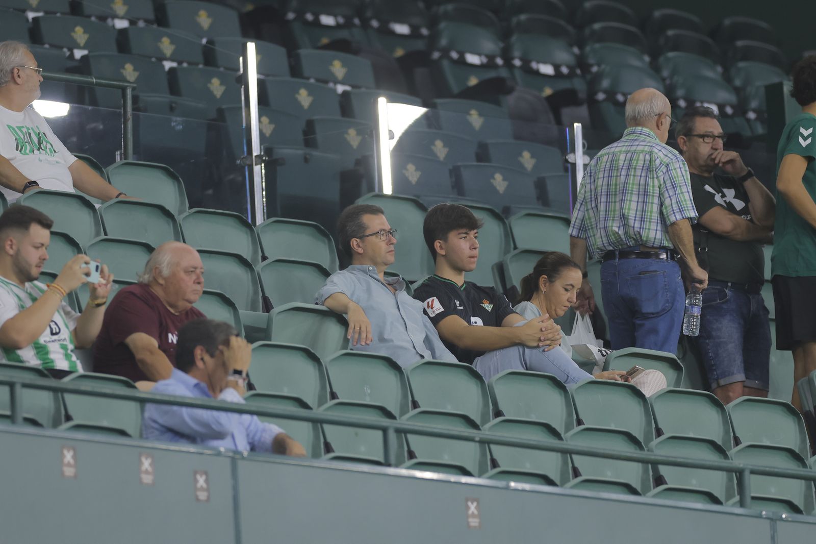 Búscate en las fotos del Betis-Valencia