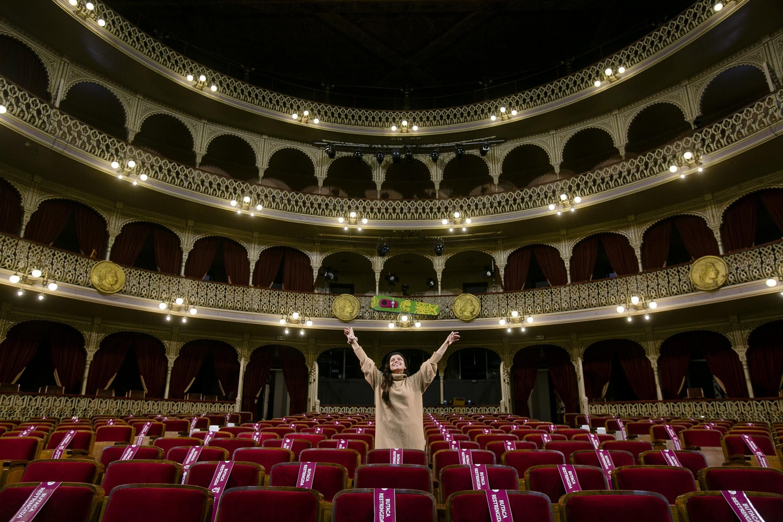 La gaditana María Moreno en su Teatro Falla.