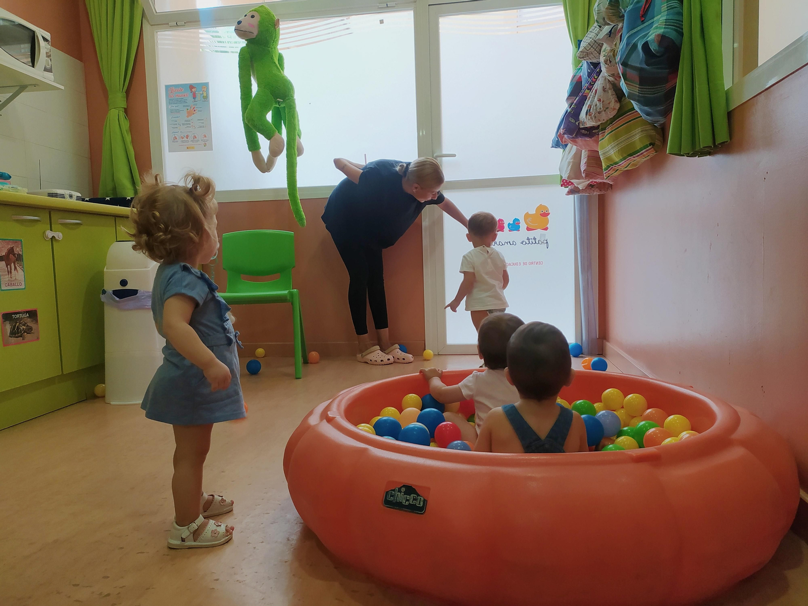 Niños jugando en el Centro de Educación Infantil Patito Amarillo en Málaga