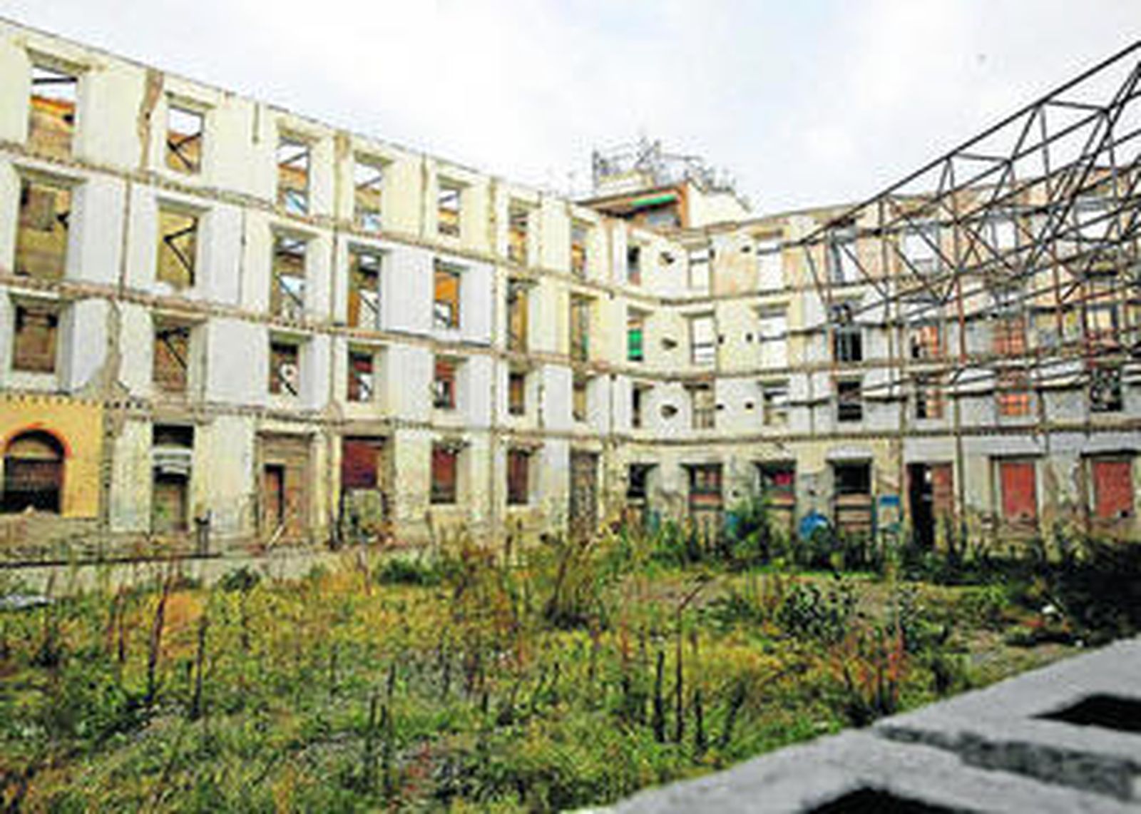 Vista del interior de la parcela de la Plaza del Teatro.