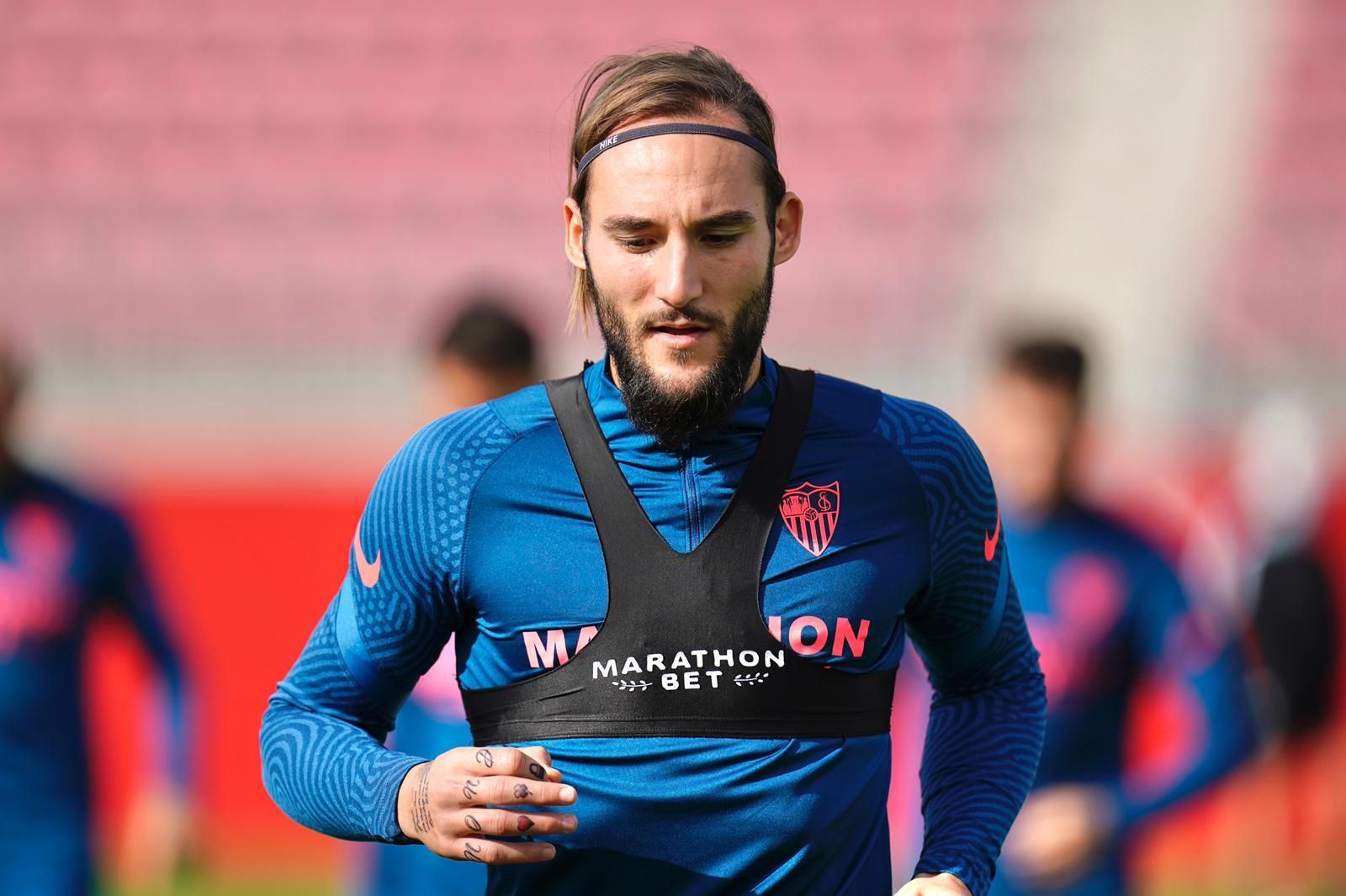 Nemanja Gudelj, en el entrenamiento de este lunes.