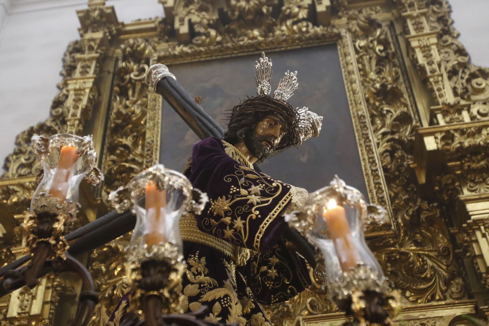 Las imágenes de impotencia en la Trinidad: la Santa Faz suspende su procesión en Córdoba