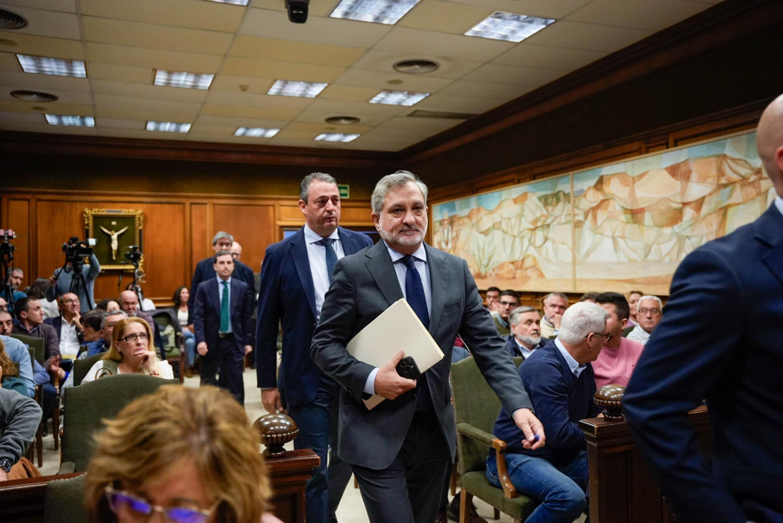 Las imágenes del primer pleno en Diputación sin Javier Aureliano García