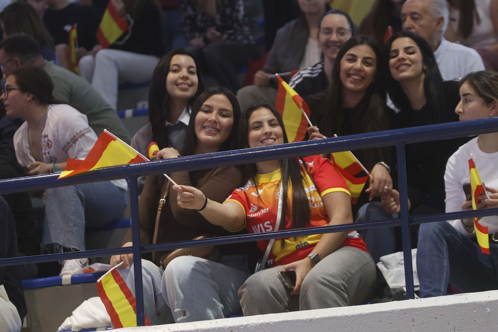Búscate durante el España - Croacia de balonmano en Algeciras