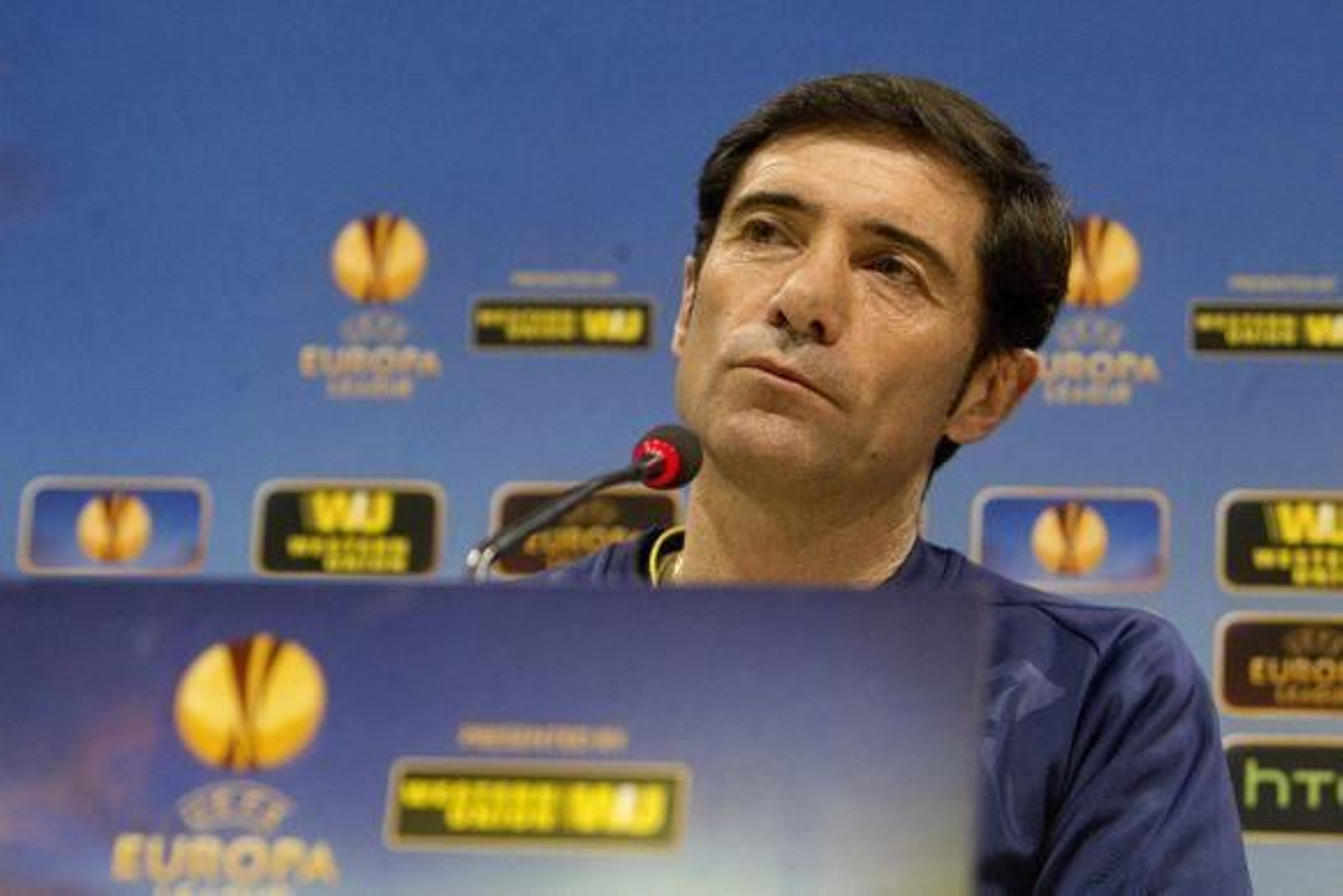 Marcelino y sus mensajes al árbitro