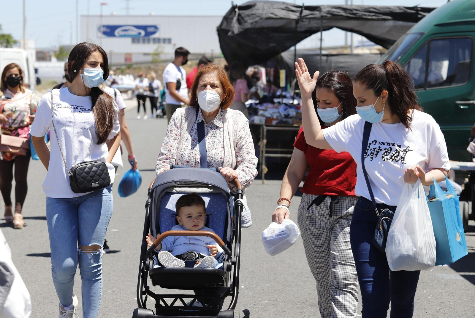 Imágenes del Mercadillo de Huelva en su nueva ubicación