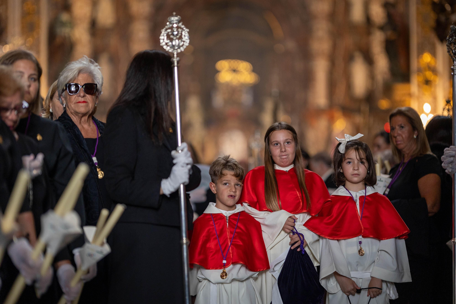 Fotos: así ha sido la procesión de la Virgen de las Angustias de Granada