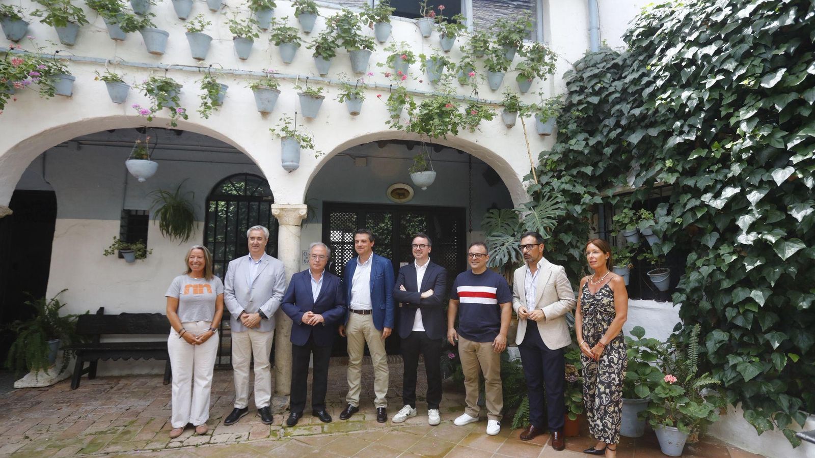 Isabel Albás, Antonio Caño, Antonio Díaz, José María Bellido, Paco Morales, Kisko García, Félix Romero y María Antonia Aguilar Isabel Albás, Antonio Caño, Antonio Díaz, José María Bellido, Paco Morales, Kisko García, Félix Romero y María Antonia Aguilar