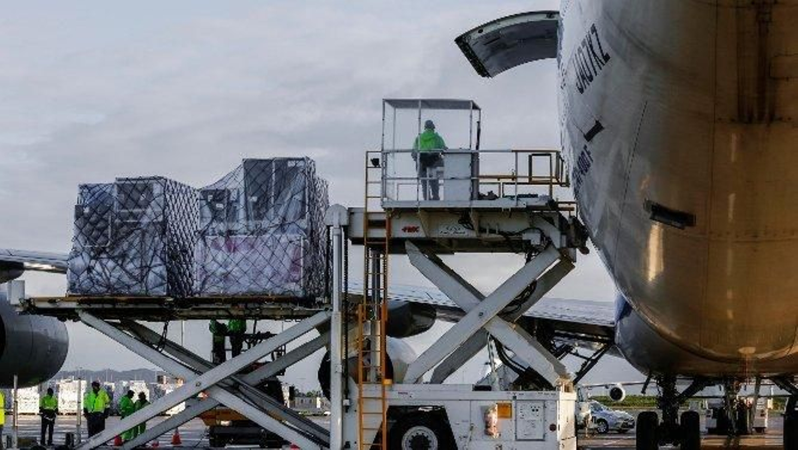 El material, listo para ubicar en el avión.