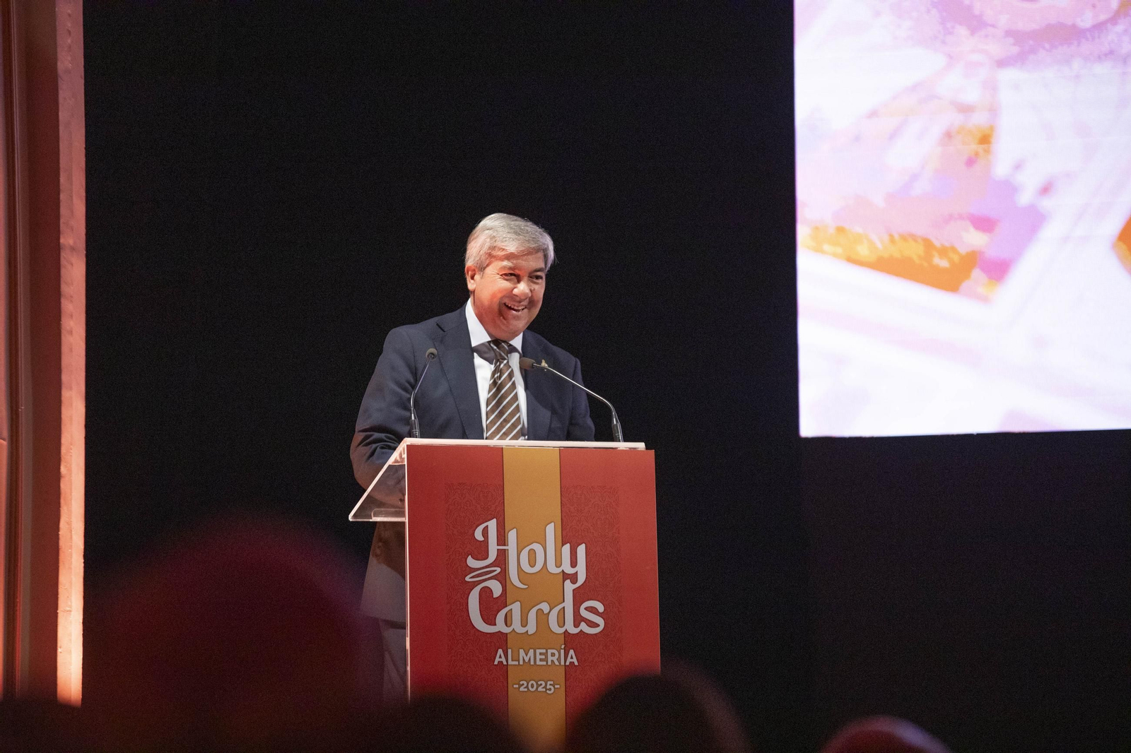 Imágenes de la presentación de las Holy Cards