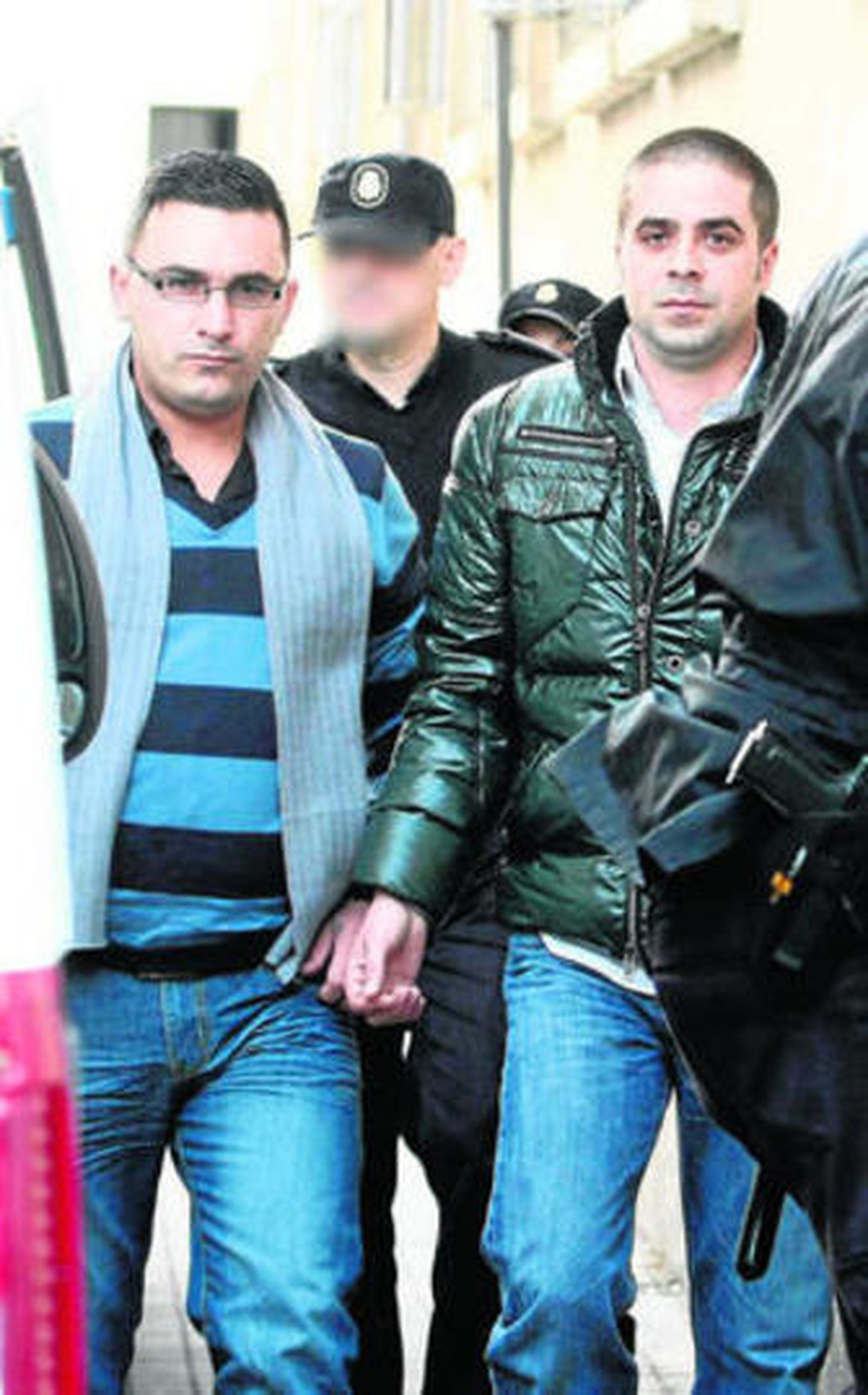El Jony (izquierda) y El Yeyo, a su llegada al juicio.