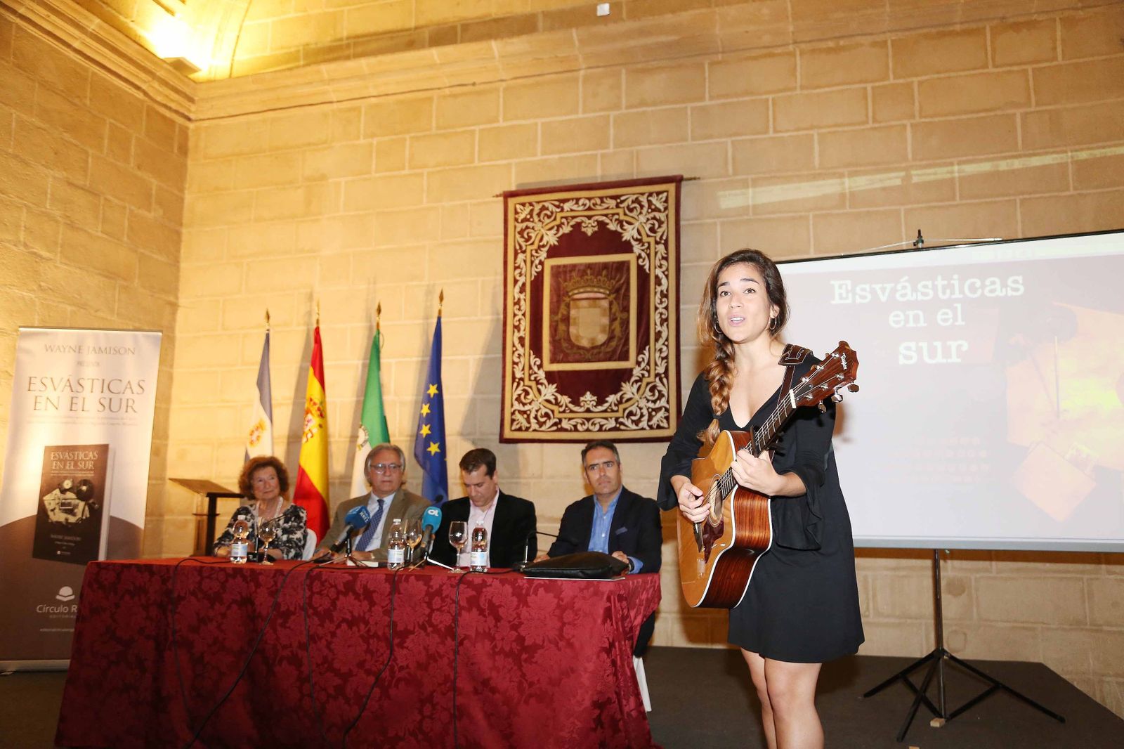 Un momento de la presentación del libro, Esvásticas del sur, de Wayne Jamison.
