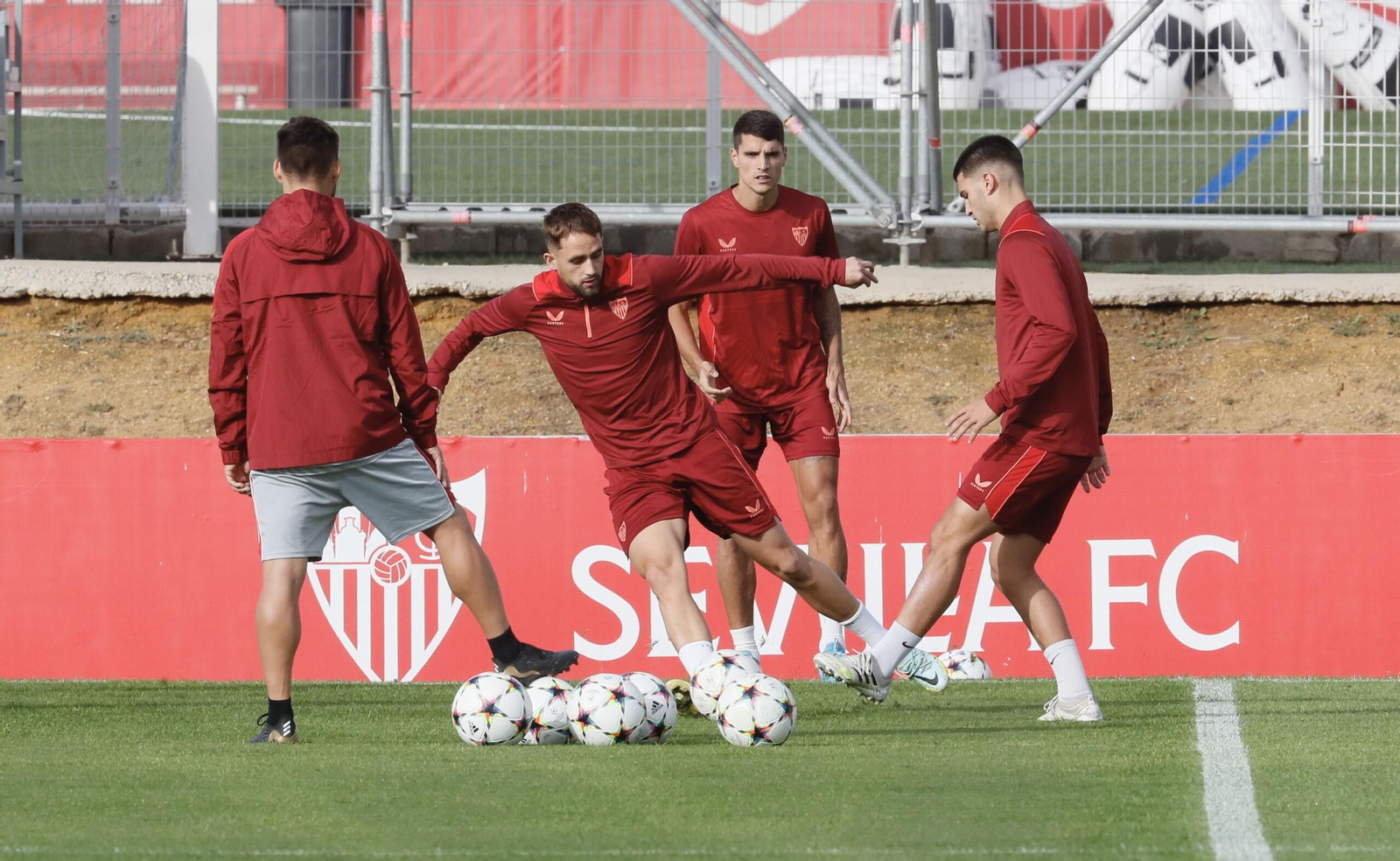 Januzaj, en un entrenamiento del Sevilla.