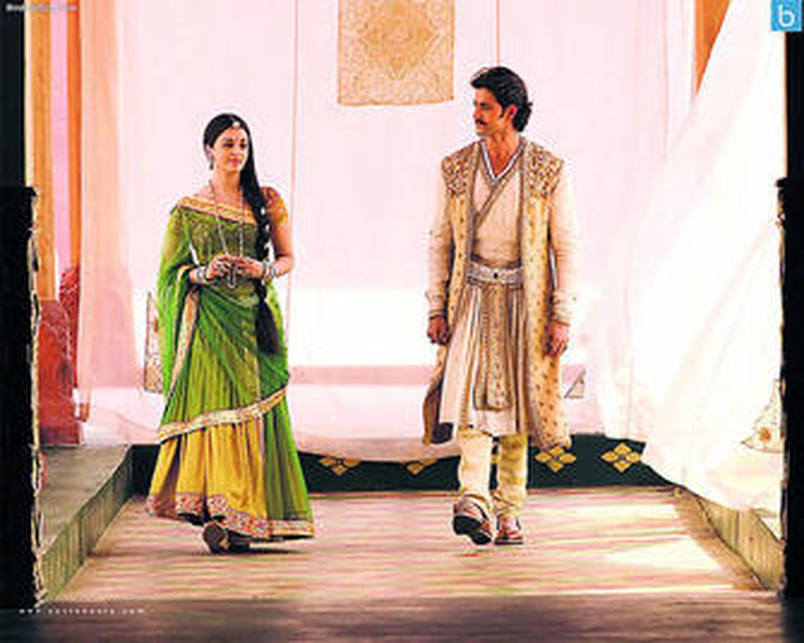 Roshan y Rai, en una escena de la película.