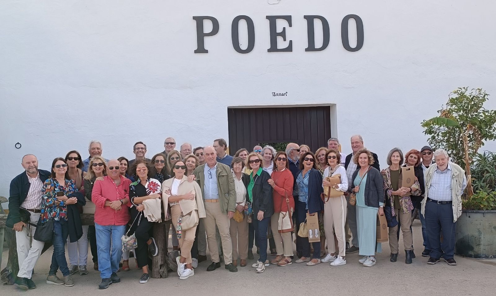 Una imagen del grupo en la viña donde celebraron el almuerzo.