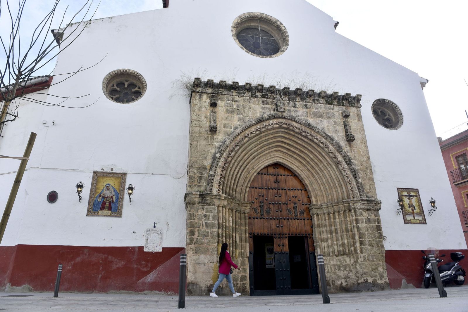 Fachada principal de la parroquia de San Julián.
