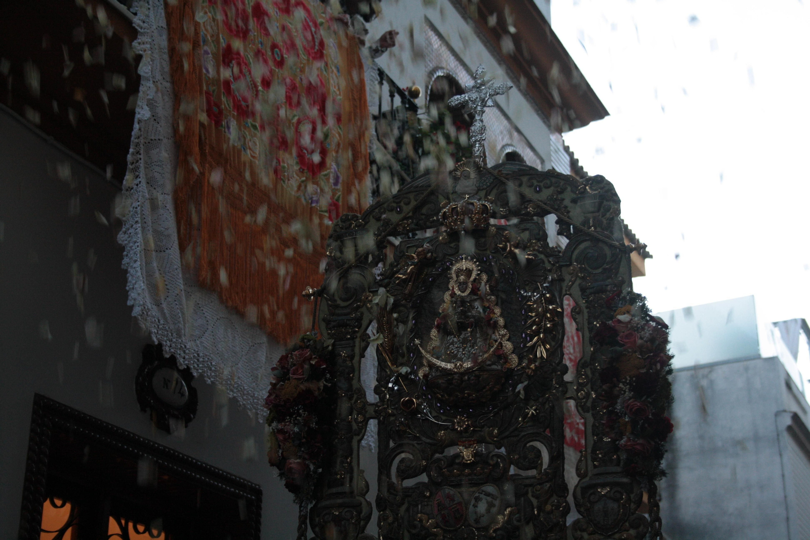 Traslado del Simpecado de la Hermandad del Rocío de Triana, en imágenes