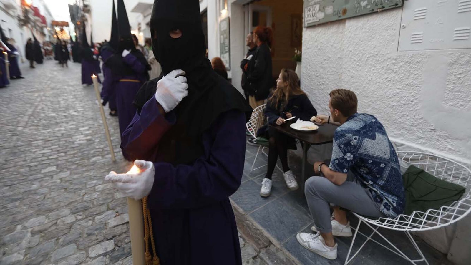 Las imágenes del Jueves Santo en Tarifa: Jesús Nazareno y María Santísima Virgen de la Paz