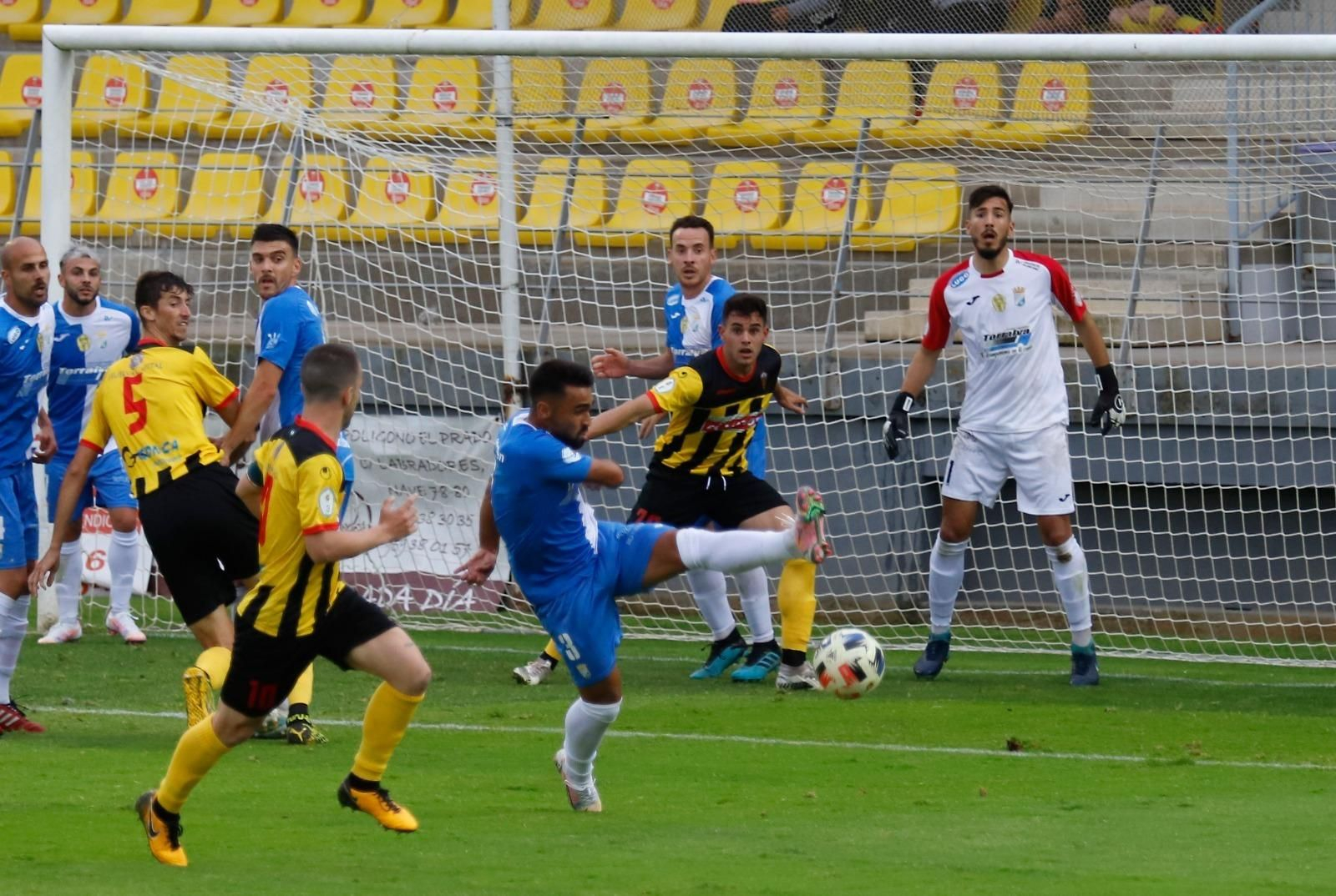 El San Roque acosó la meta del Xerez CD, pero sin premio.