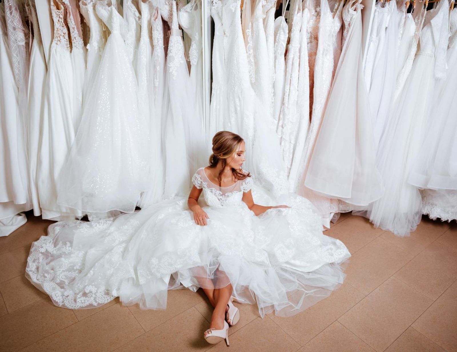 Las bodas y comuniones se suman al mercado de la segunda mano