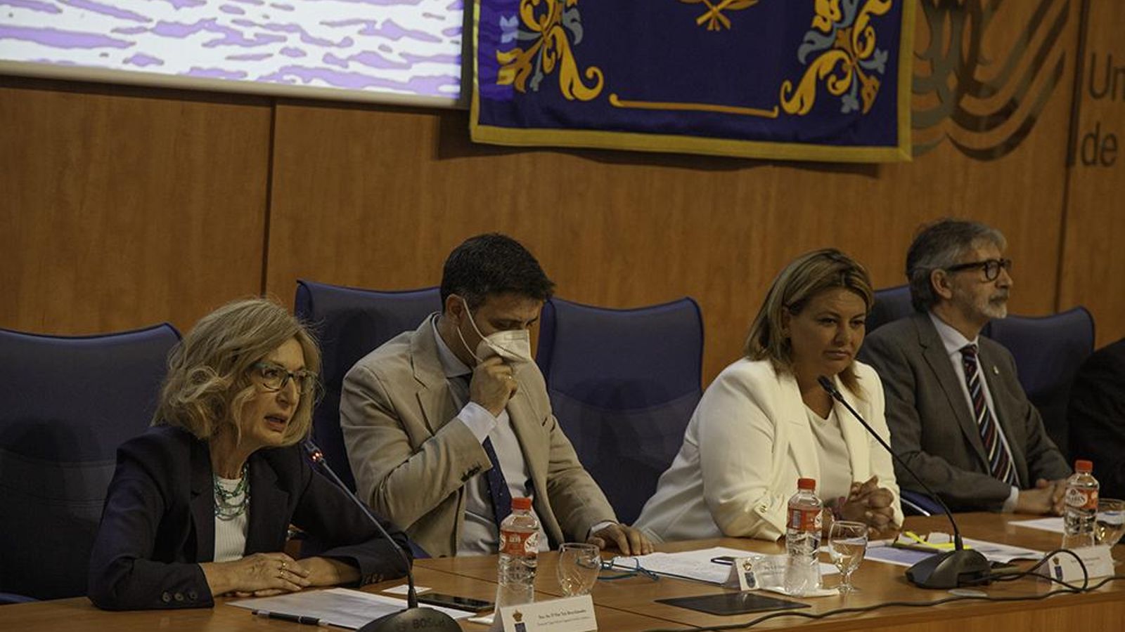 Los participantes en el acto oficial