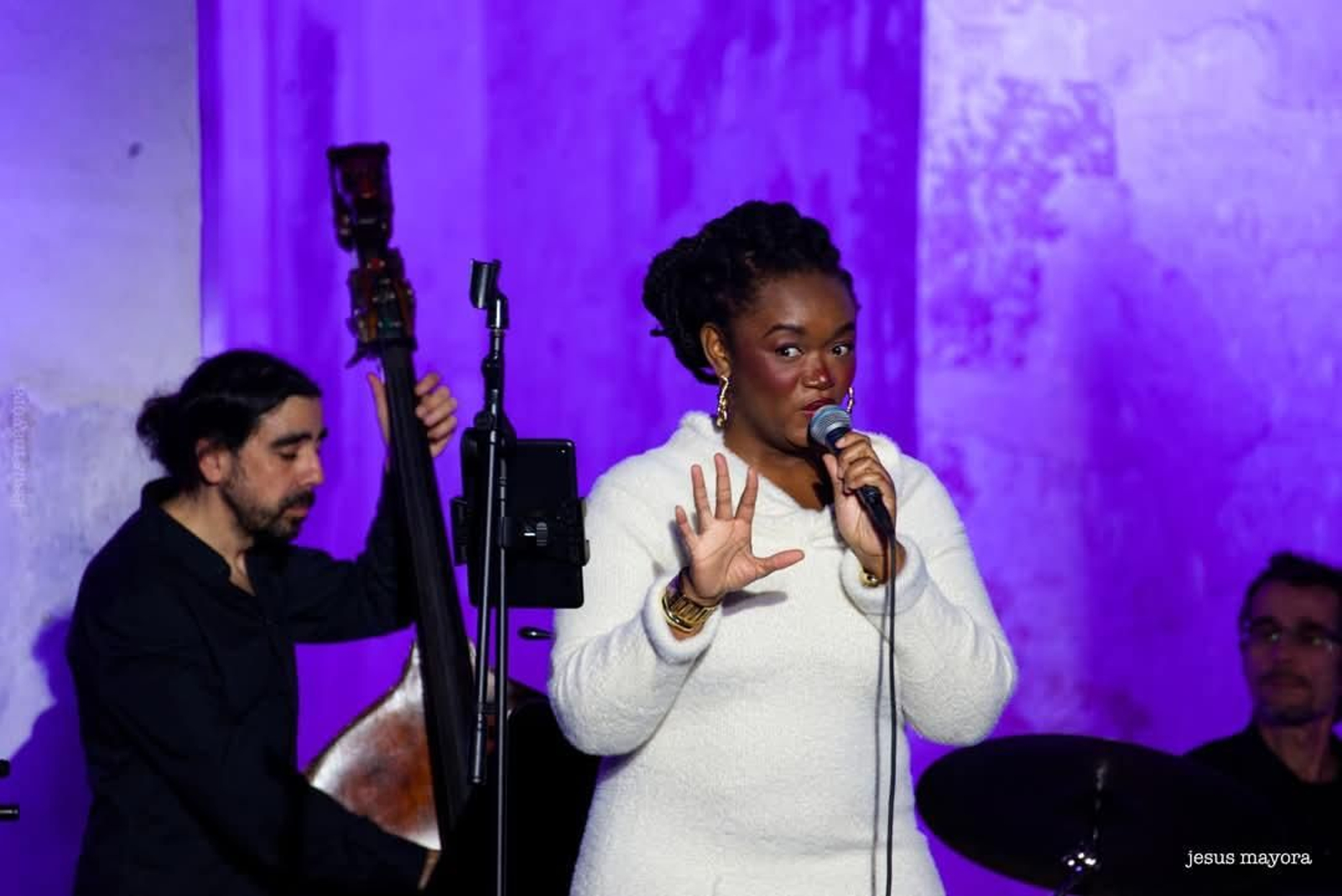 IO, cantante de jazz estadounidense afincada en Sevilla