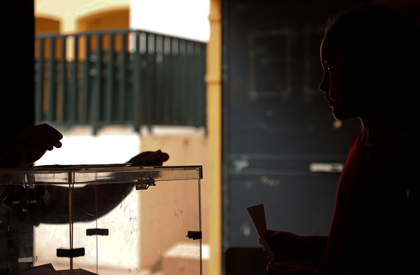 Imágenes de la jornada electoral para el Parlamento Europeo en Algeciras