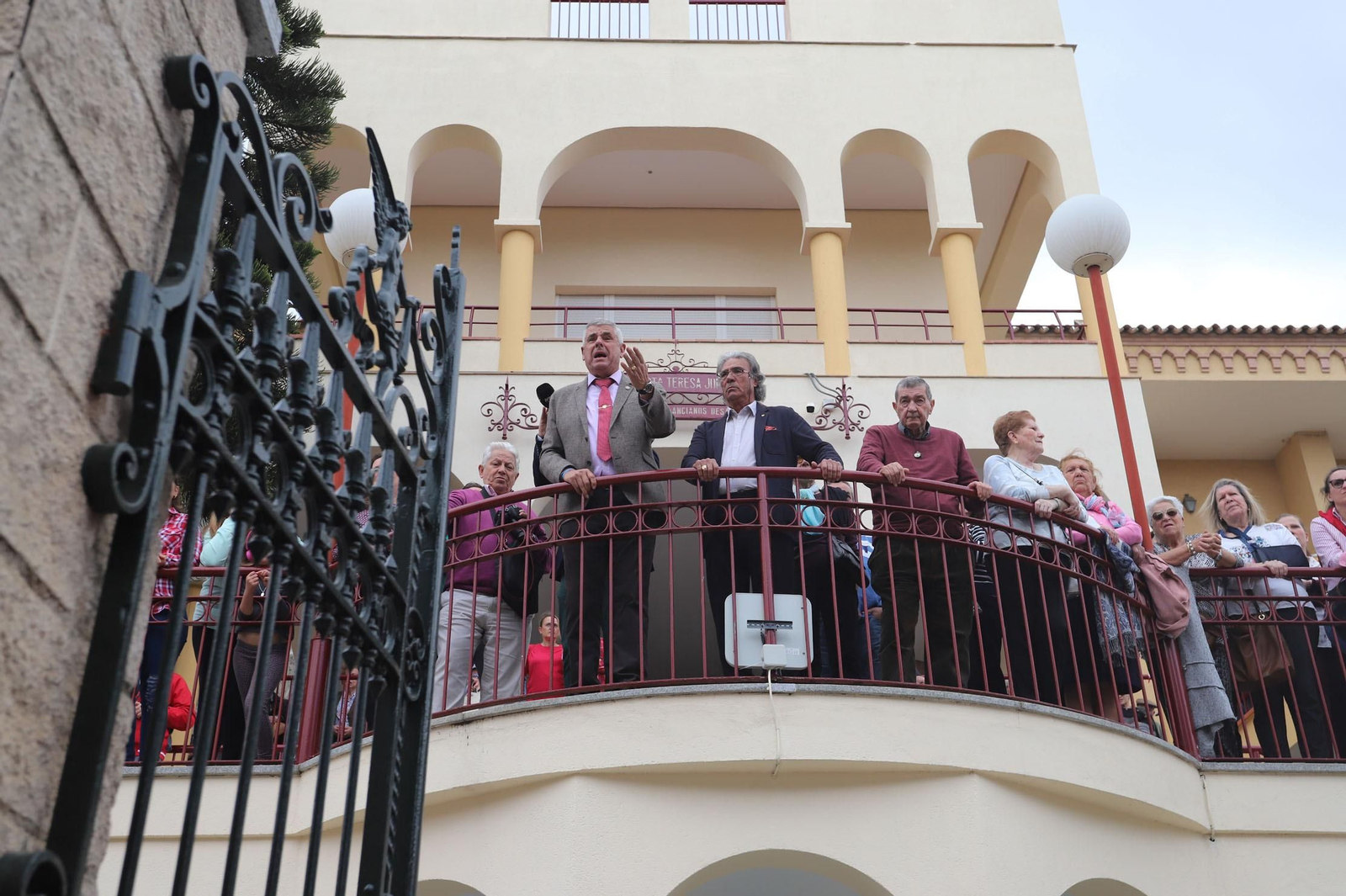 Imágenes del recorrido de la Hermandad del Cristo Cautivo de Huelva