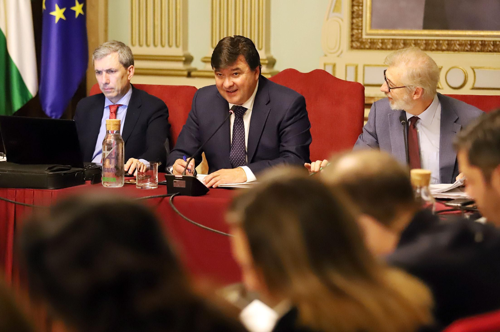 Imágenes del pleno del Ayuntamiento de Huelva