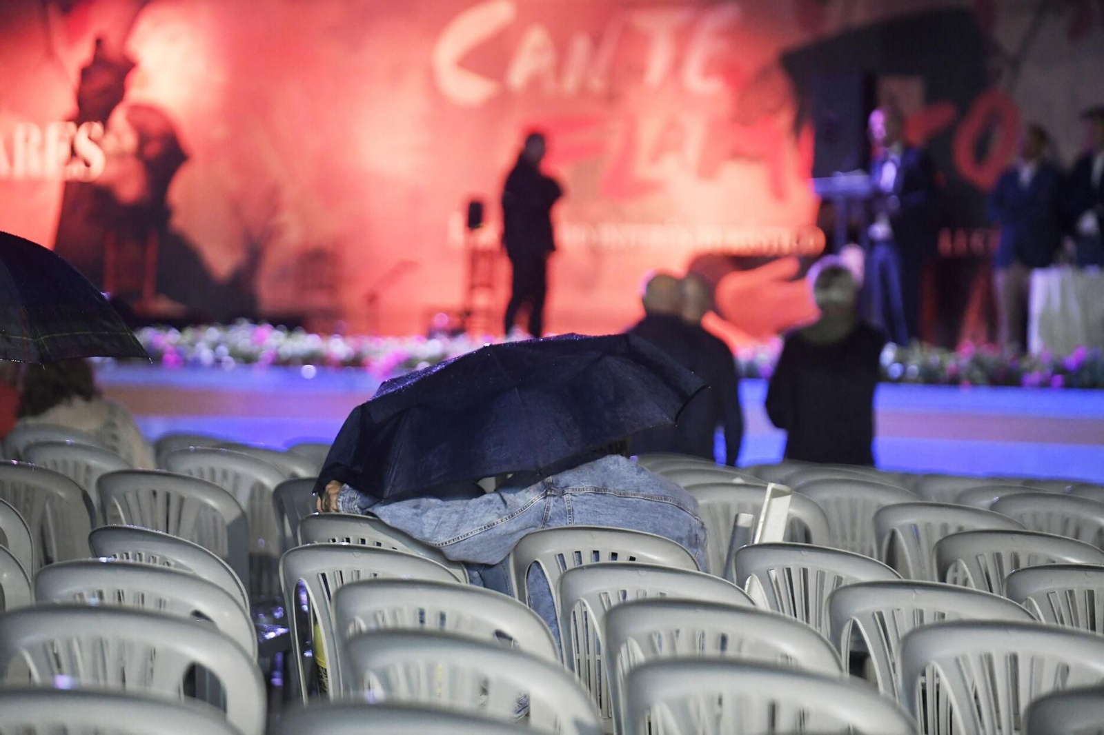 La lluvia irrumpe en el Festival Nacional de Cante Flamenco de Ogíjares