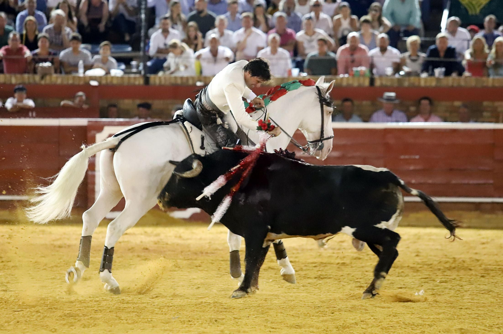 Imágenes de Andrés Romero y Diego Ventura en el rejoneo de la Plaza de Toros La Merced