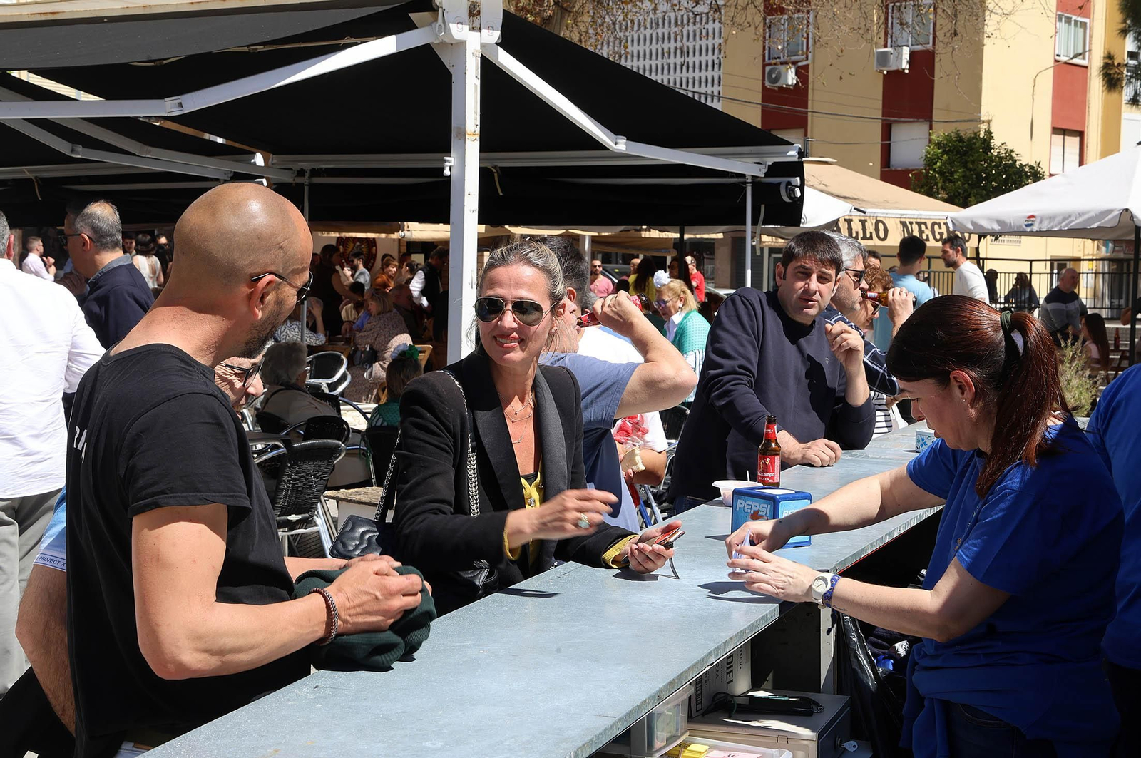 Imágenes del ambiente en el encuentro del gurumelo en el Parque de la Luz