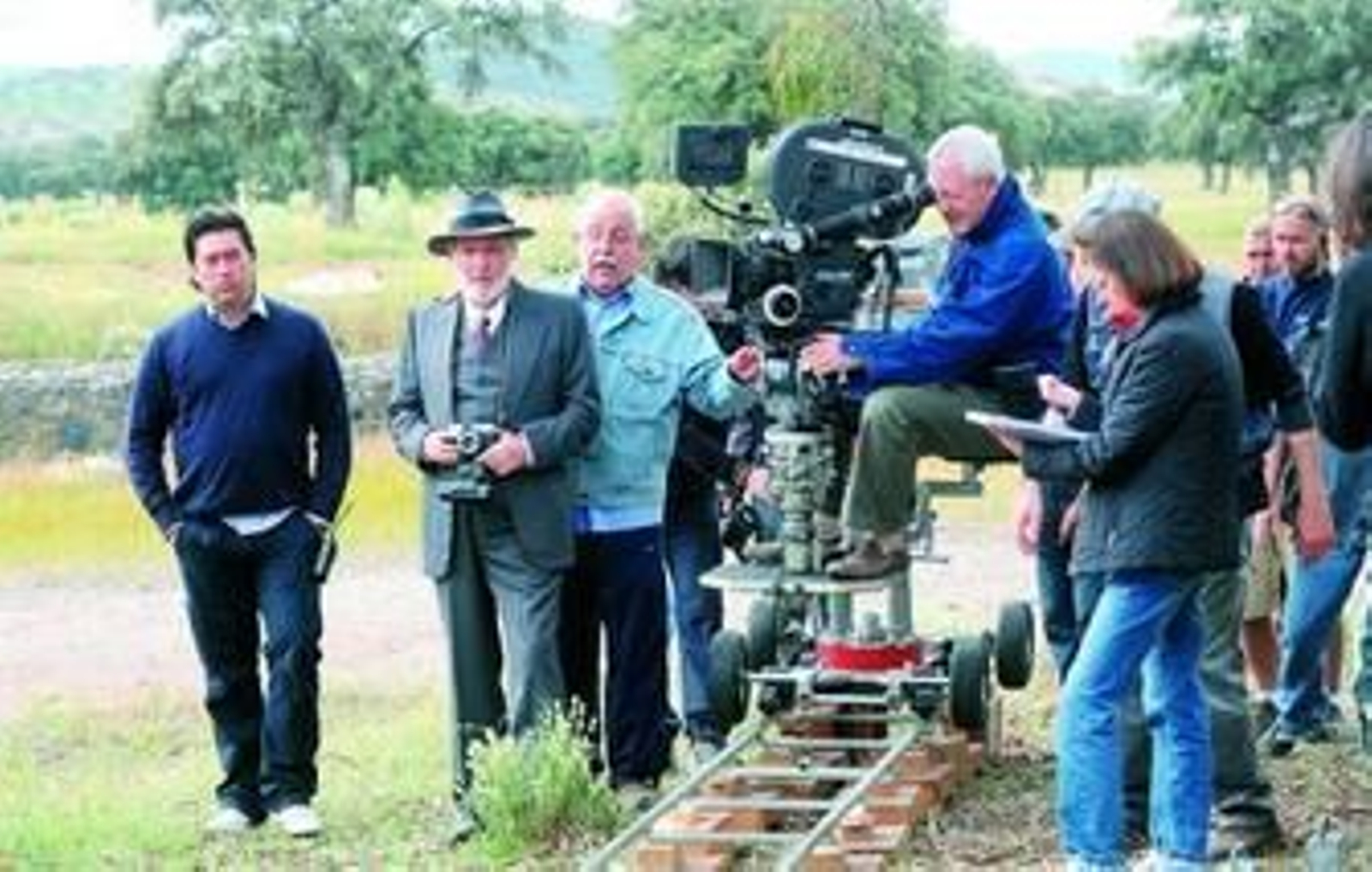 Ensayo de la primera escena, con Antonio Giménez Rico dando indicaciones a Fernando Luján.