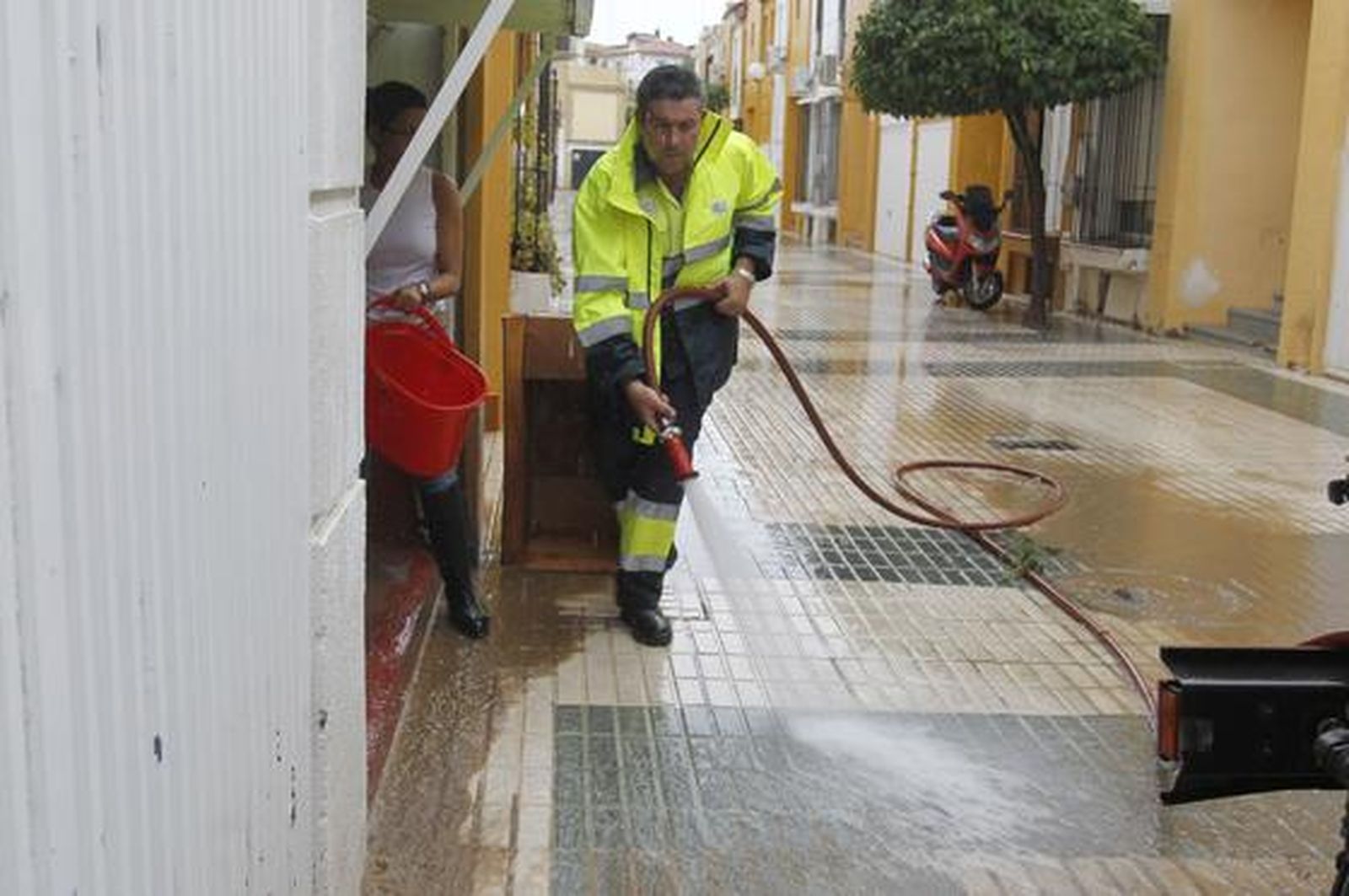 La lluvia sorprende a los sevillanos en la provincia.

Foto: Antonio Pizarro