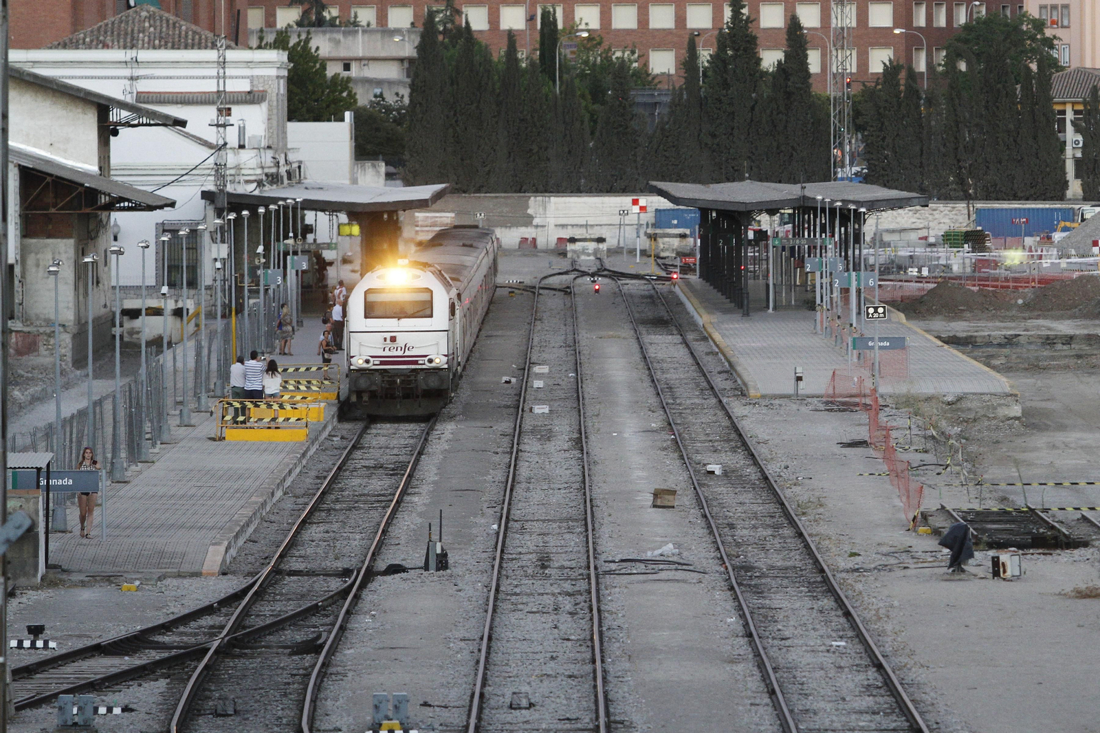 El Tren-Hotel Alhambra, en su último servicio desde Granada en 2015