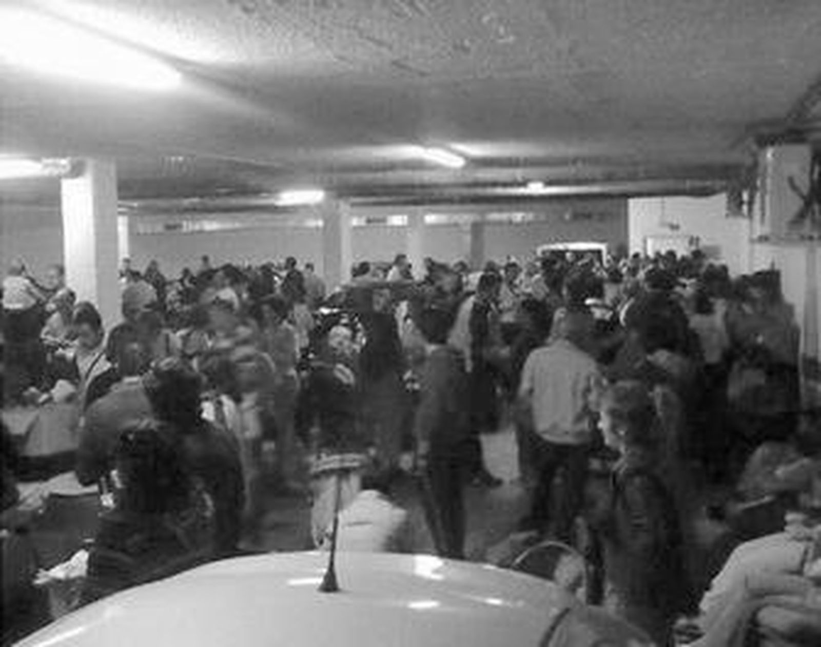 Clientes del hotel Calas de Conil tuvieron que ser evacuados al aparcamiento subterráneo.