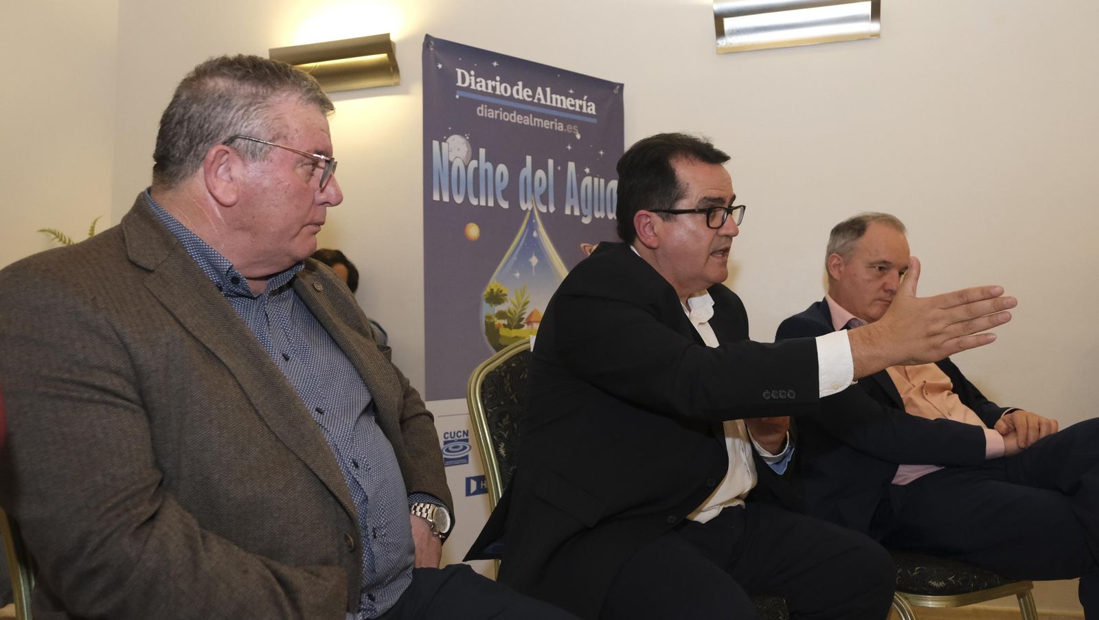 Imágenes del foro Noche del Agua de Diario de Almería