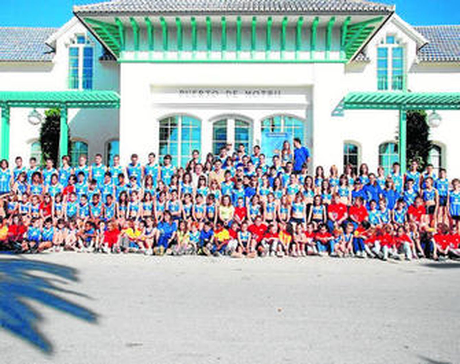 El Club Atletismo Ciudad de Motril presentó a sus equipos en las instalaciones del Puerto.