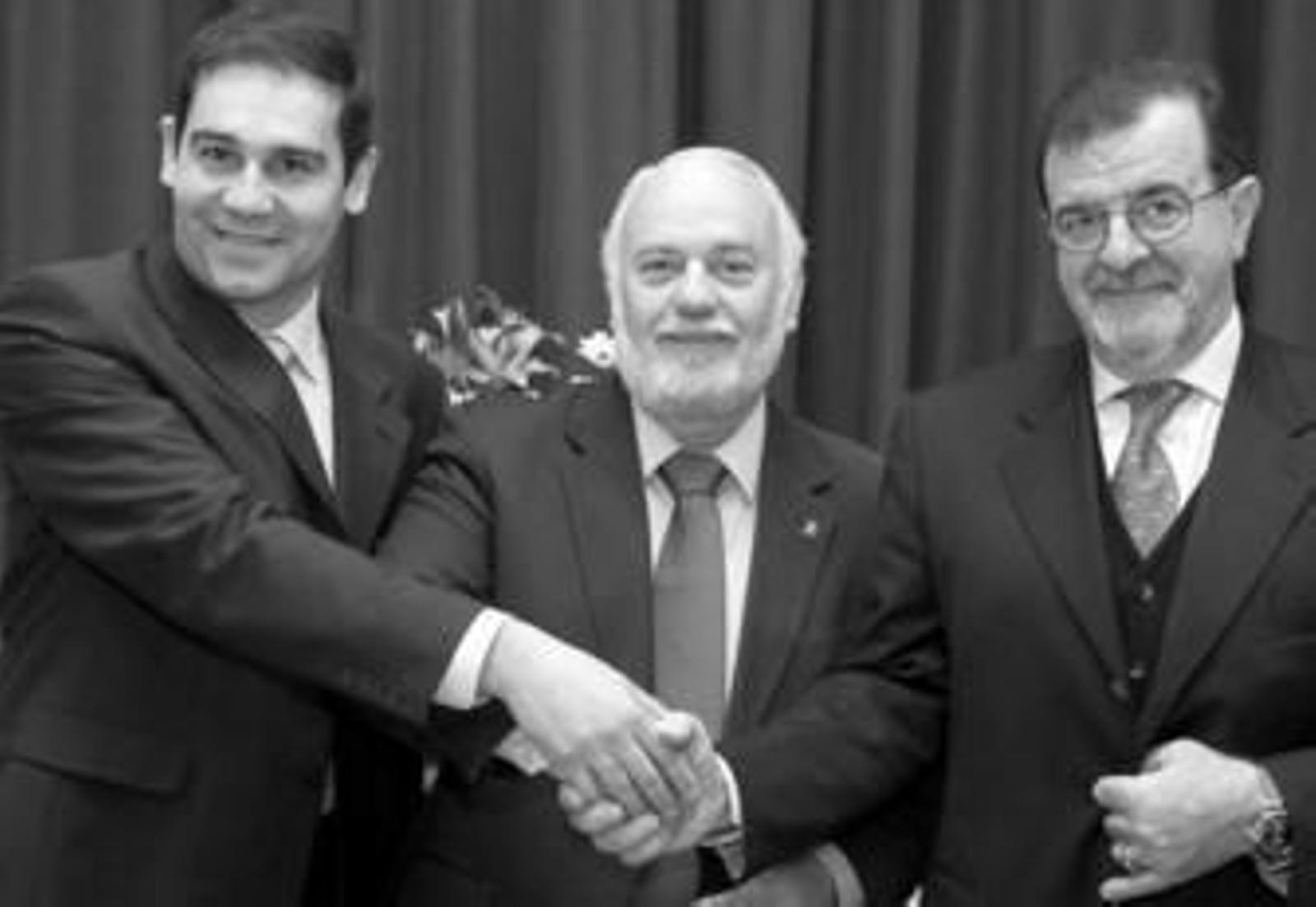 El saludo entre José Luis Ramos, Pérez Saldaña y Rodríguez de la Borbolla de hace varios meses auguraba buenos tiempos. El saludo entre José Luis Ramos, Pérez Saldaña y Rodríguez de la Borbolla de hace varios meses auguraba buenos tiempos.