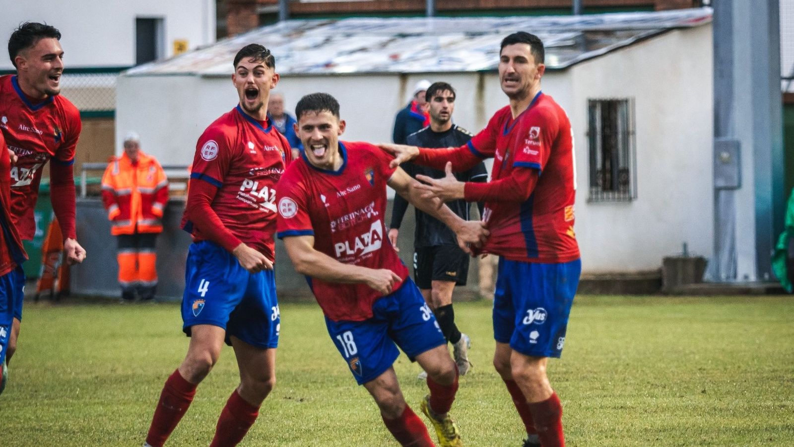 El Teruel festeja el tanto de su victoria ante el Algeciras en la primera vuelta.