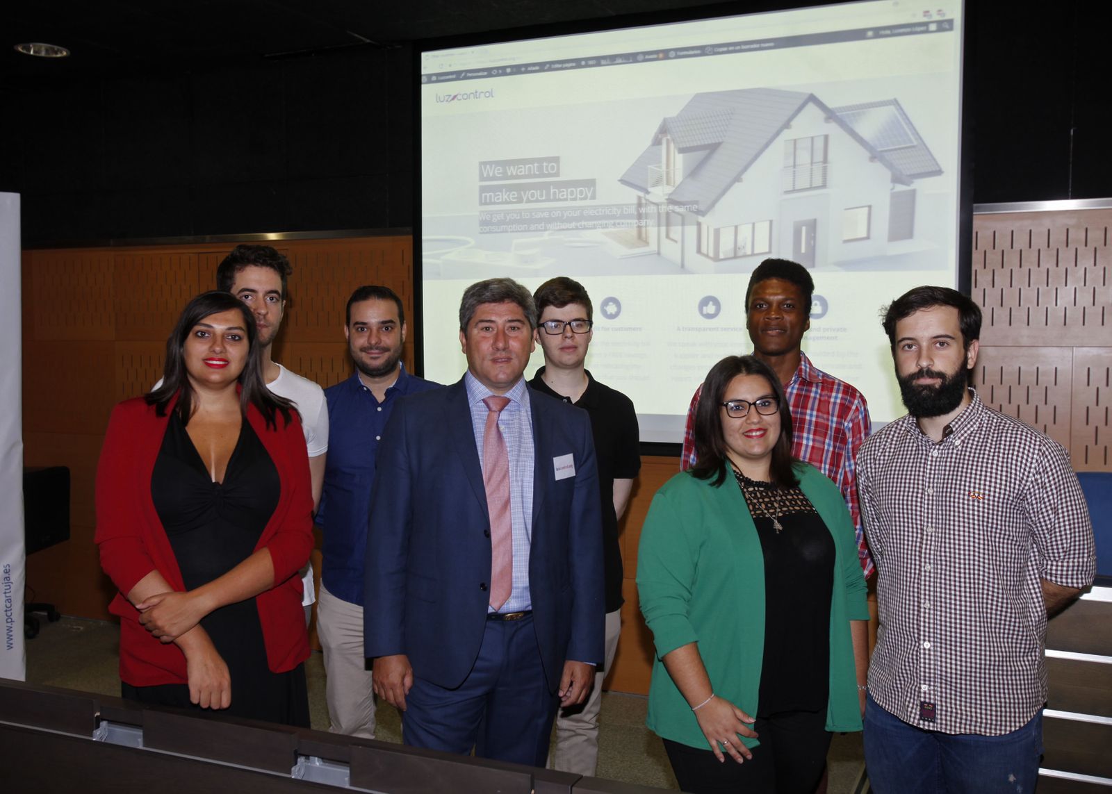 Parte del equipo que ha logrado que la sevillana Luzcontrol sea un referente para el consumidor en el sector energético.