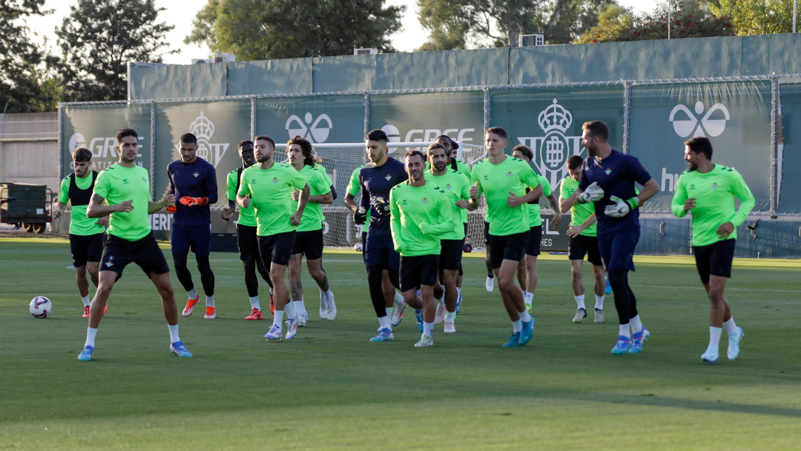 Las fotos del entrenamiento del Betis previo al derbi