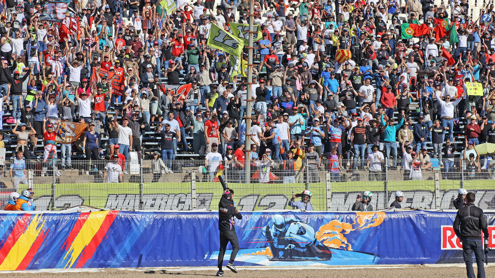 Imágenes del gran ambiente el domingo de carreras MotoGP en el Circuito de Jerez