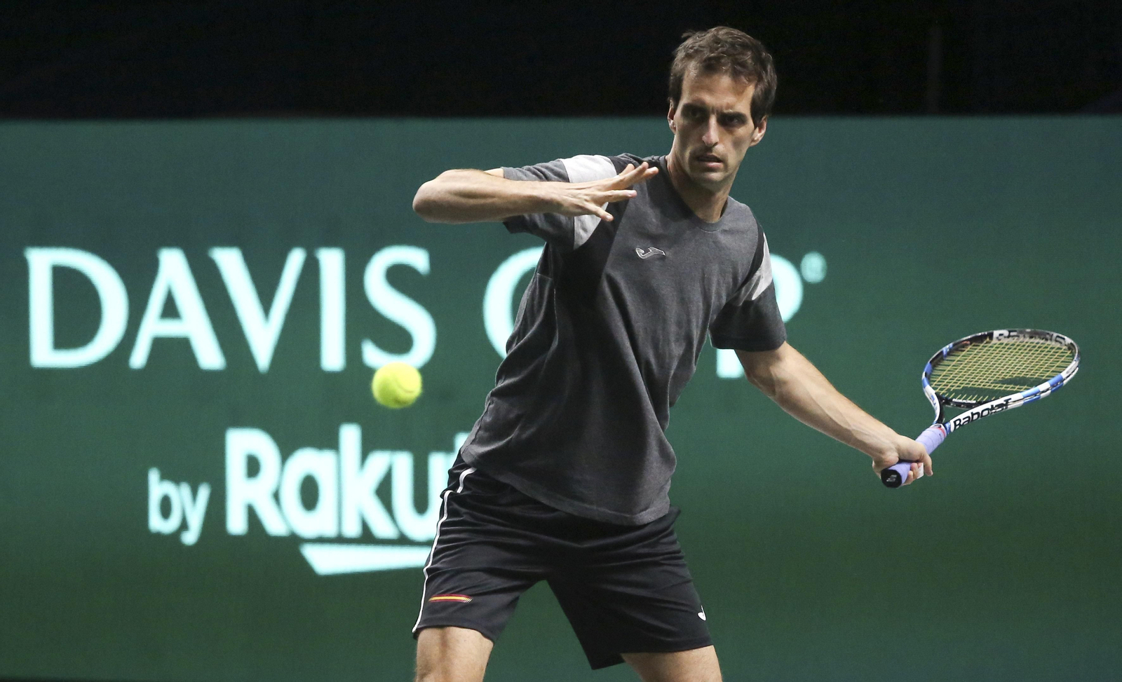 La metamorfosis del Carpena para la Copa Davis, con los jugadores sobre la pista ya